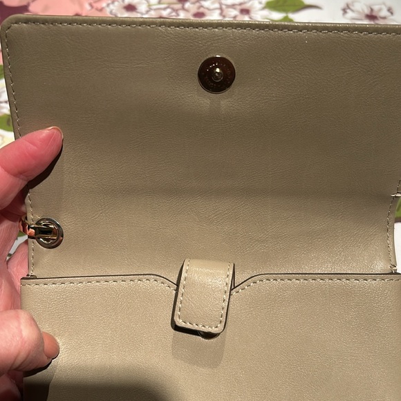 Nine West wristlet. Tan no stains. Holds cards outside pocket Smoke free home - Picture 6 of 7
